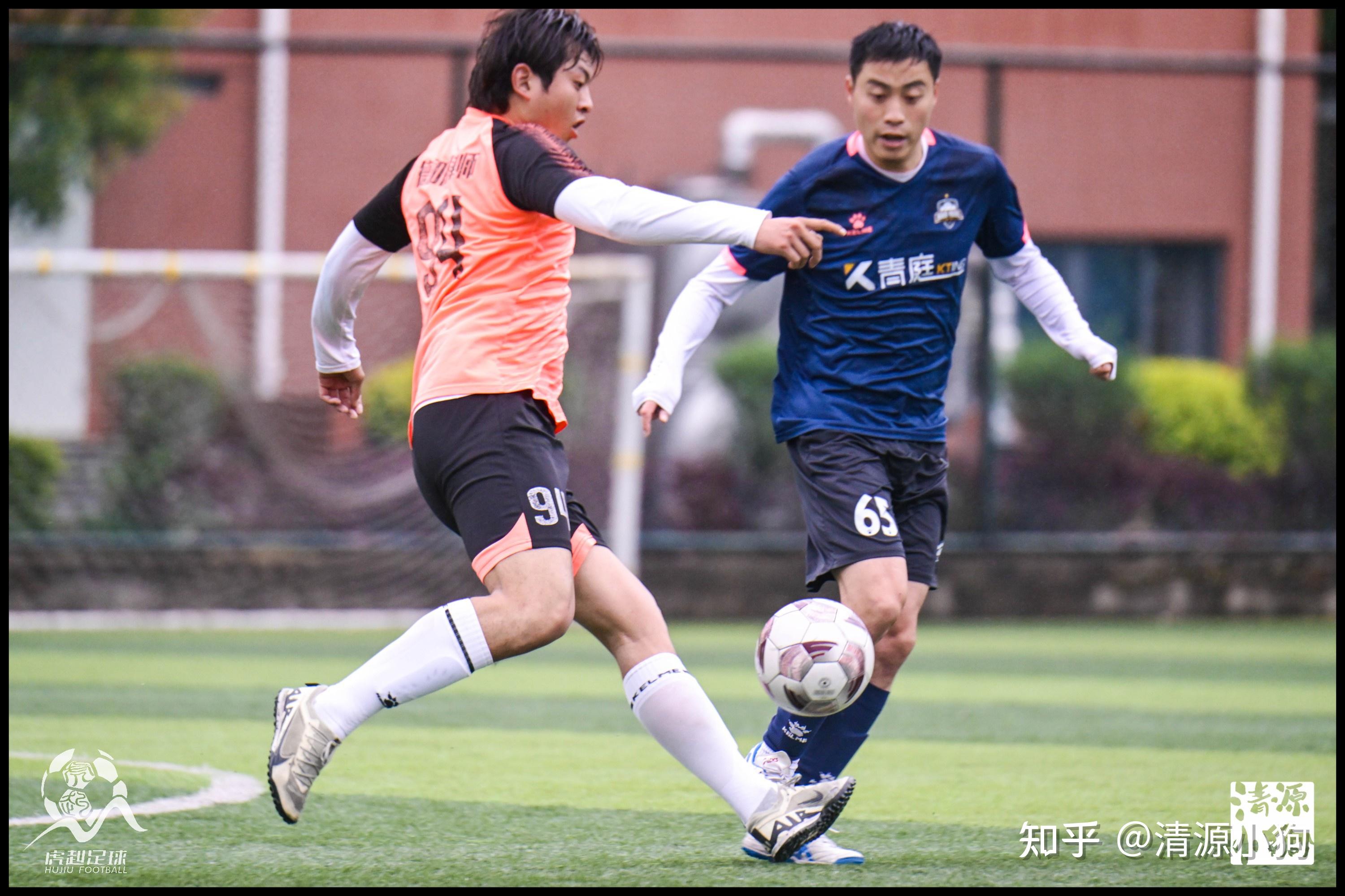 包含足坛巨星们的最新对战再度上演的词条