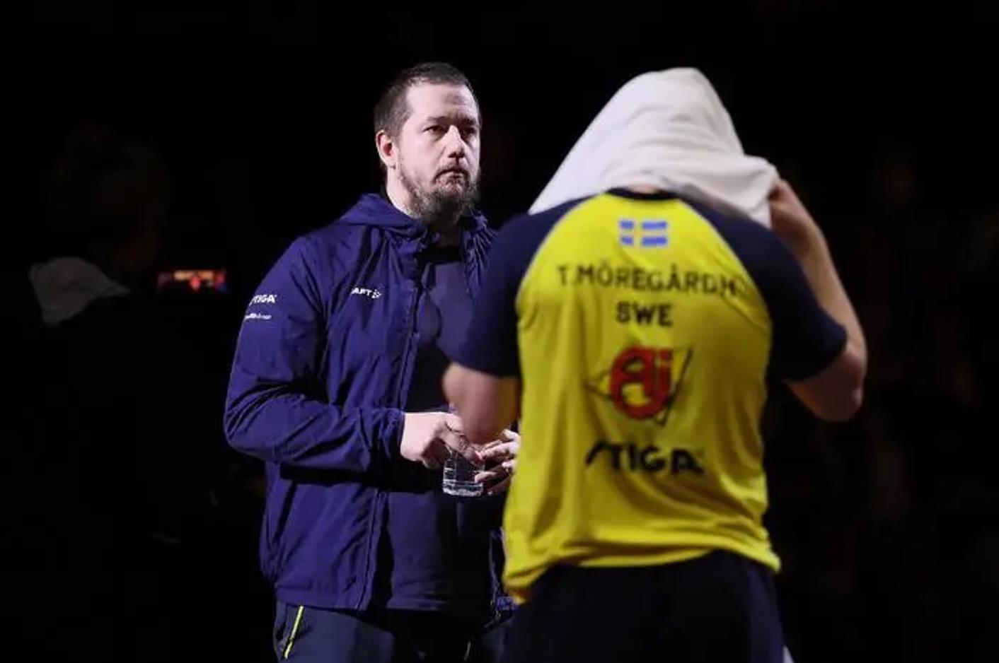 德国乒乓球队鏖战英国乒乓球队，奥恰洛夫送出助攻的简单介绍